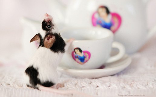Mousie_Having_Tea_by_Kawaiidot--.jpg